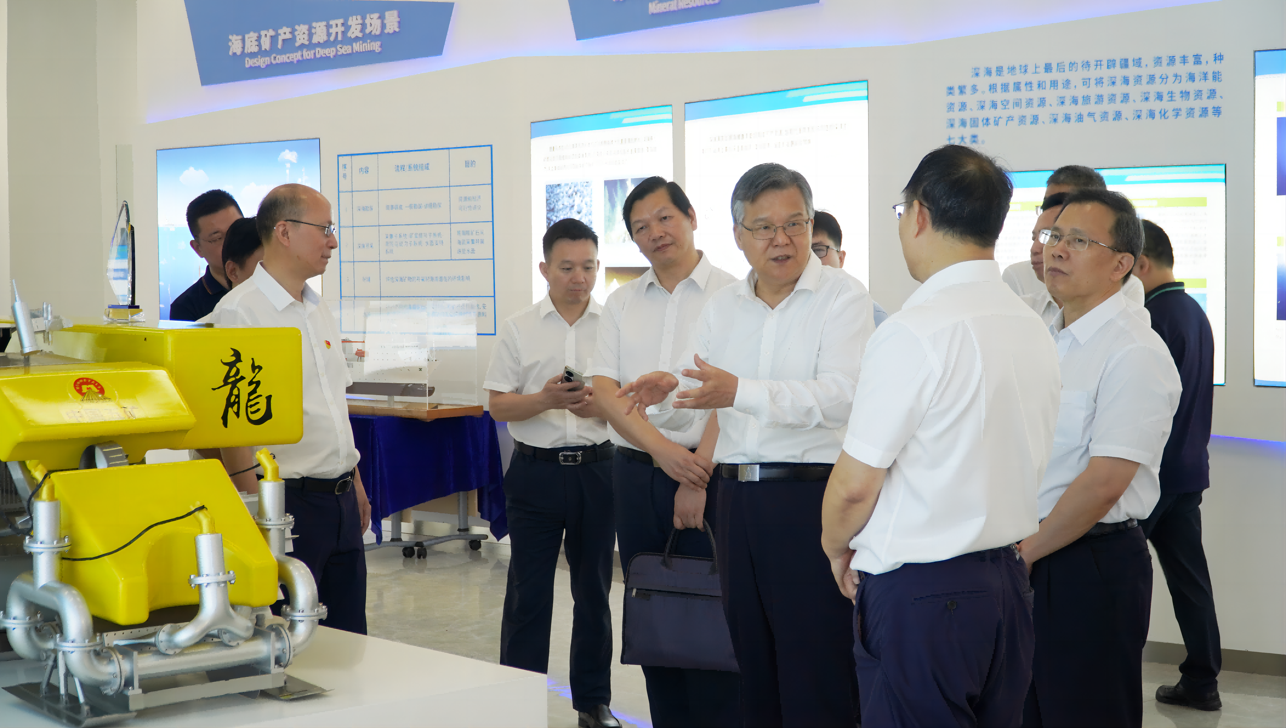 湖南省委常委、常務(wù)副省長李殿勛到長沙礦冶院調(diào)研